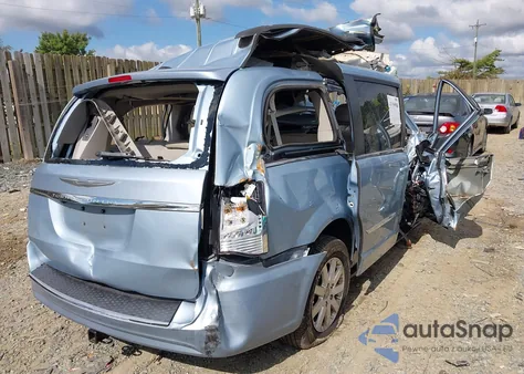 2013 Chrysler Town & Country Touring z USA, uszkodzony, nr VIN 2C4RC1BGXDR747700